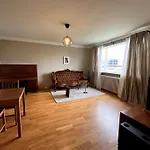 Charming Two Bedroom Apartment In Vesturbaer Donwtown Reykjavik