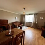 Charming Two Bedroom Apartment In Vesturbaer Donwtown Reykjavik