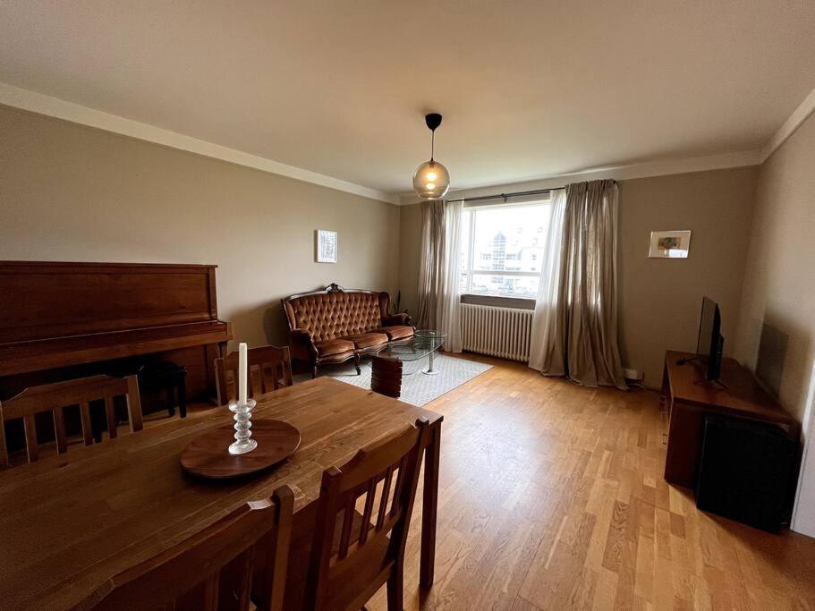 Charming Two Bedroom In Vesturbaer Donwtown